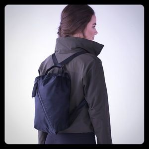Lululemon Fast Track Bag (3L) Black NWT